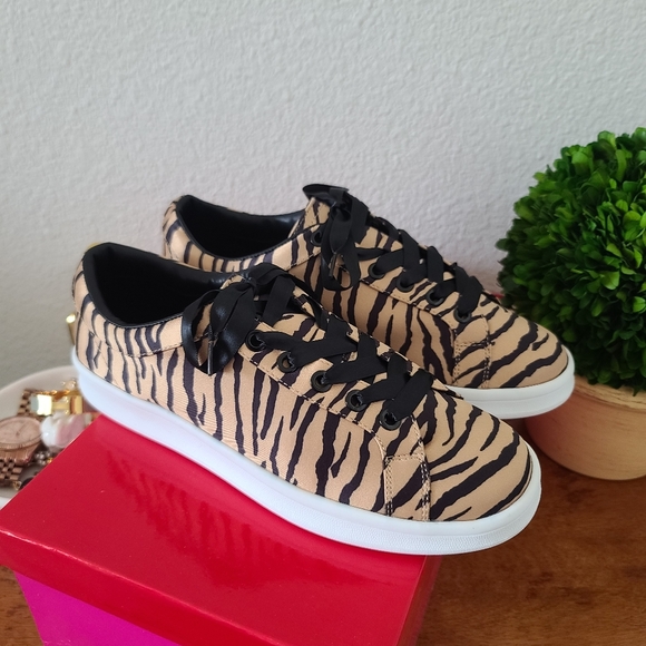 *NWB* Rampage Holly Lace-up Sneaker, 8 - Picture 3 of 9